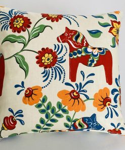 Dalahäst kudde till babygunga Fröjd från Videung of Sweden